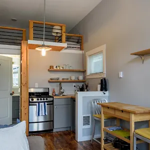tiny-house-by-kabino.seattlehotelsites.com/
